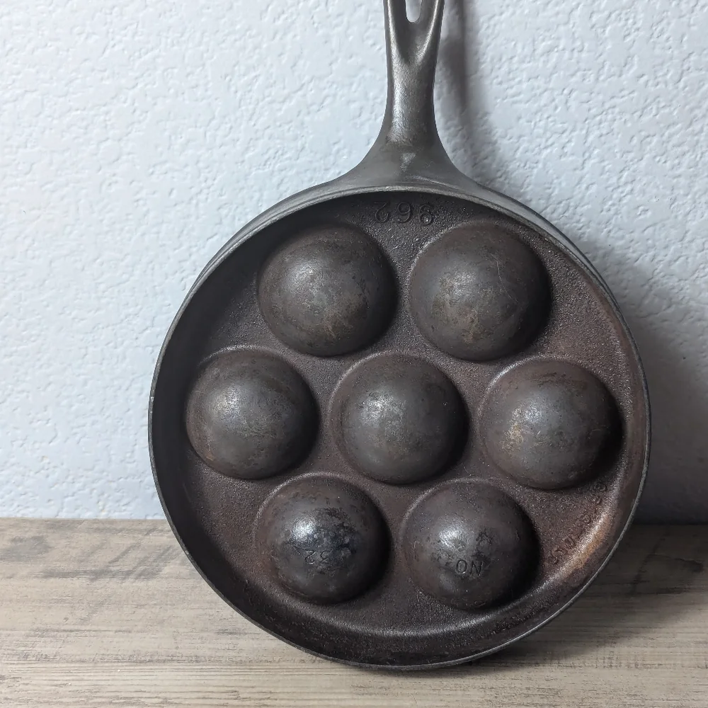 Vintage GRISWOLD Aebleskiver 962 Erie Pa